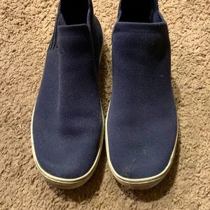 Rothy’s Chelsea bootie in navy- used condition
